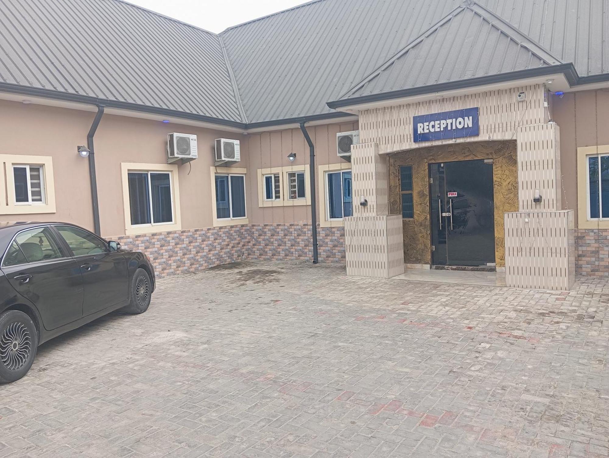 Charles Groove Hotel & Suit Port Harcourt Bagian luar foto